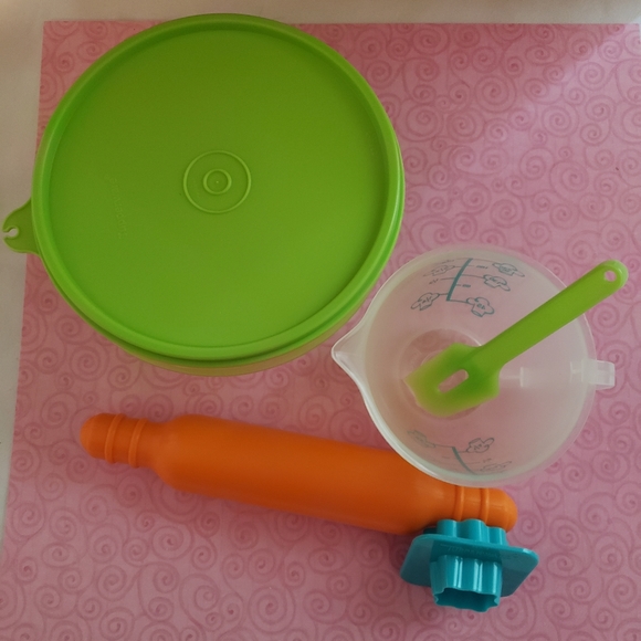Tupperware Baking Set